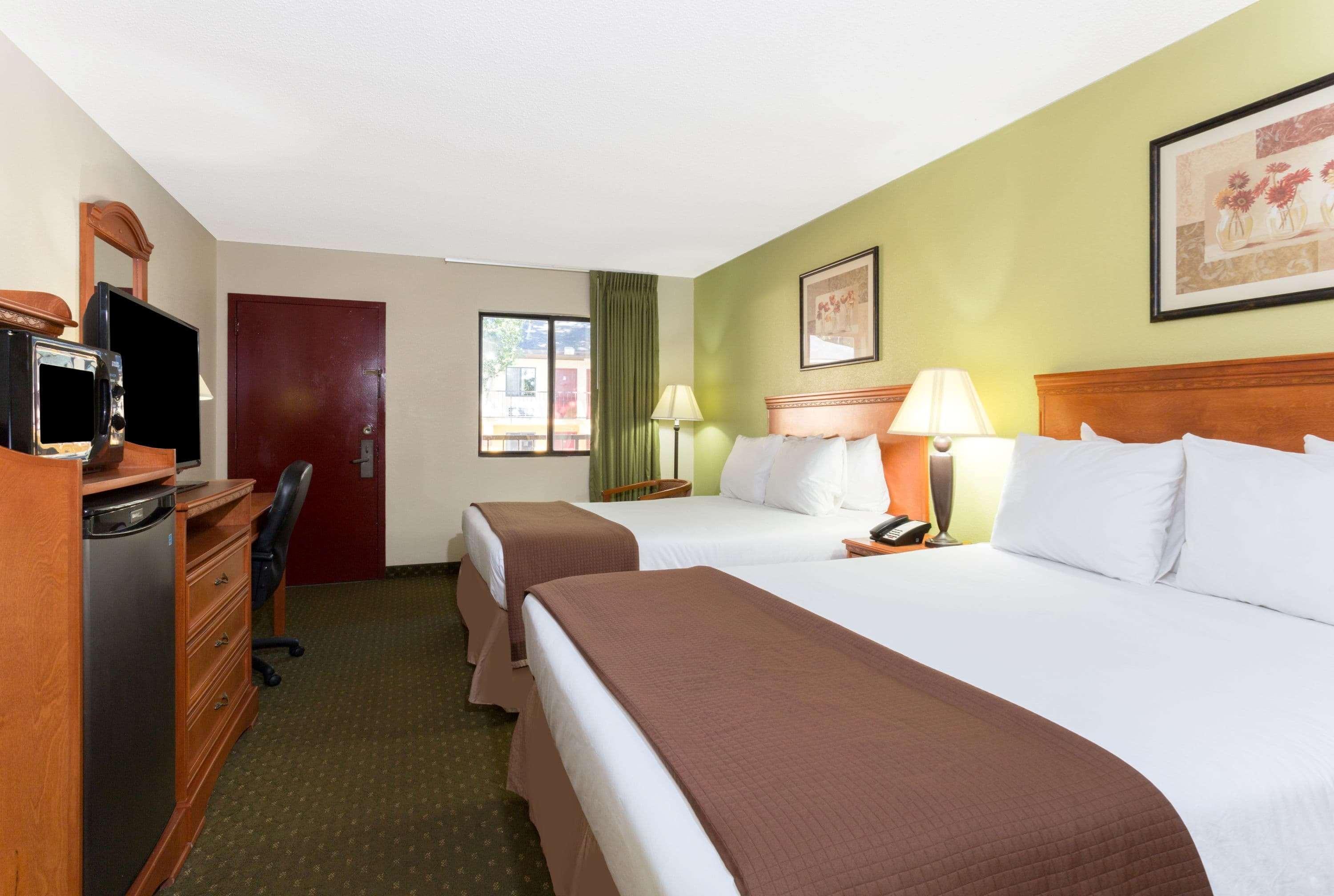 Howard Johnson By Wyndham Tallahassee Exteriör bild