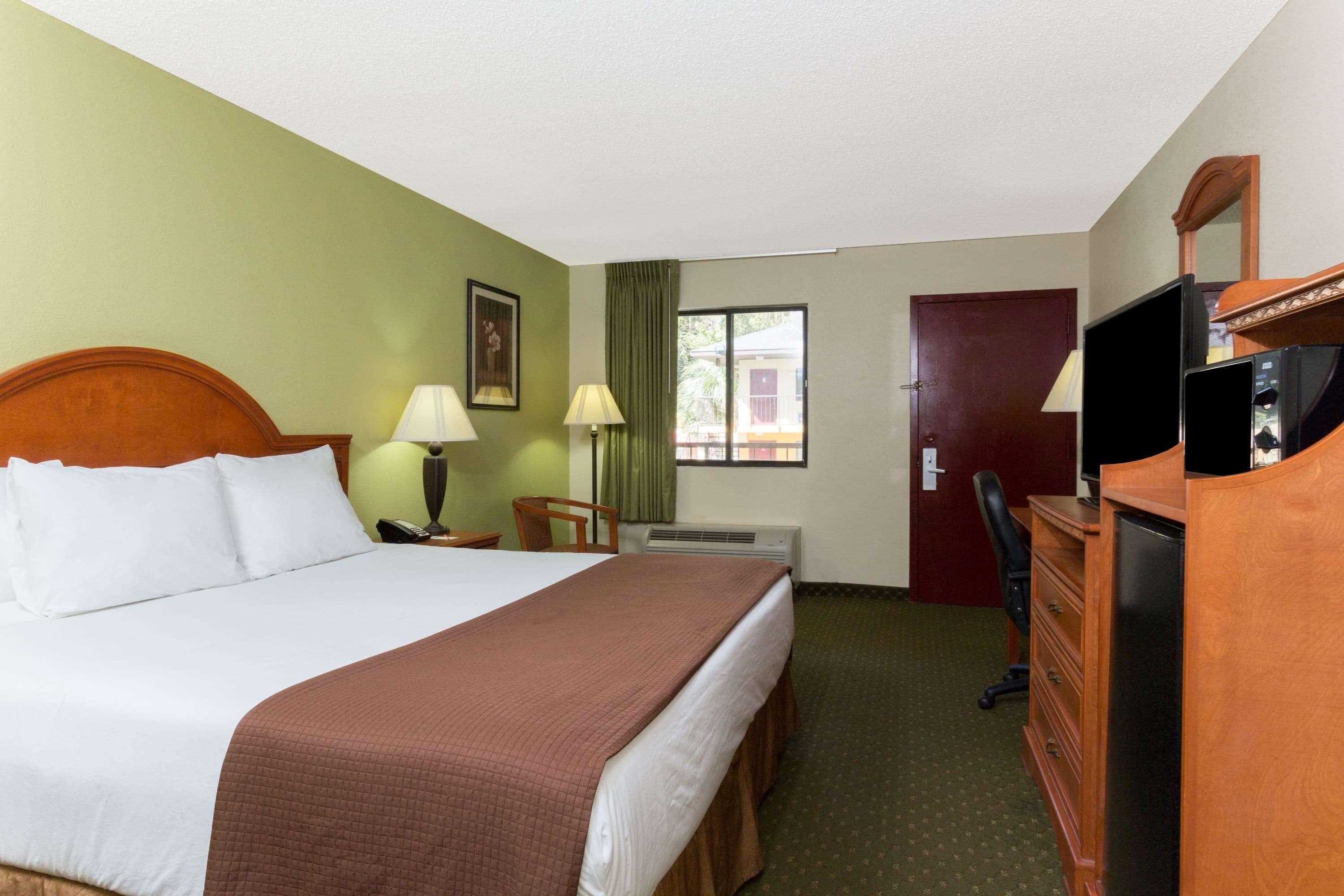 Howard Johnson By Wyndham Tallahassee Exteriör bild