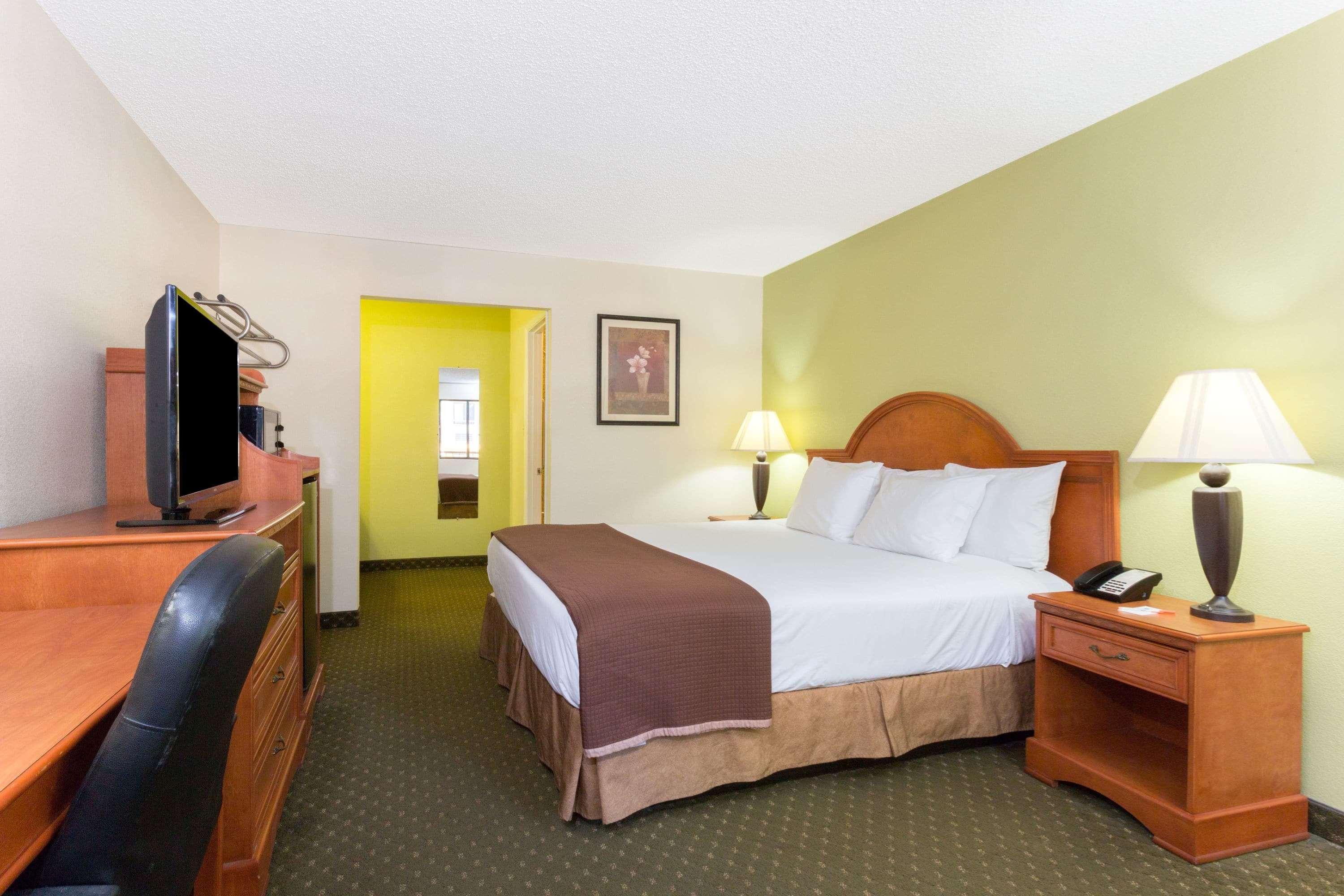 Howard Johnson By Wyndham Tallahassee Exteriör bild