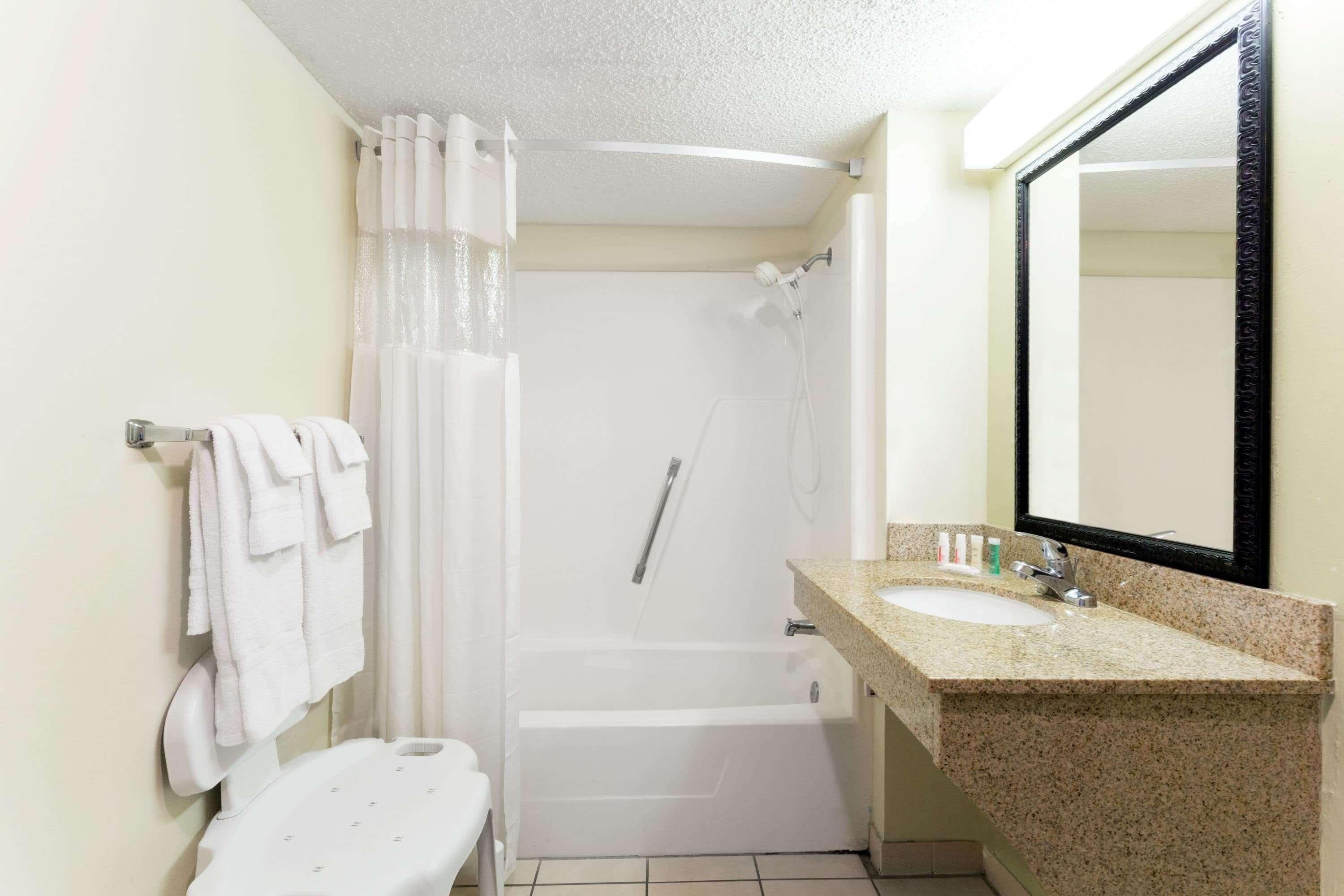 Howard Johnson By Wyndham Tallahassee Exteriör bild