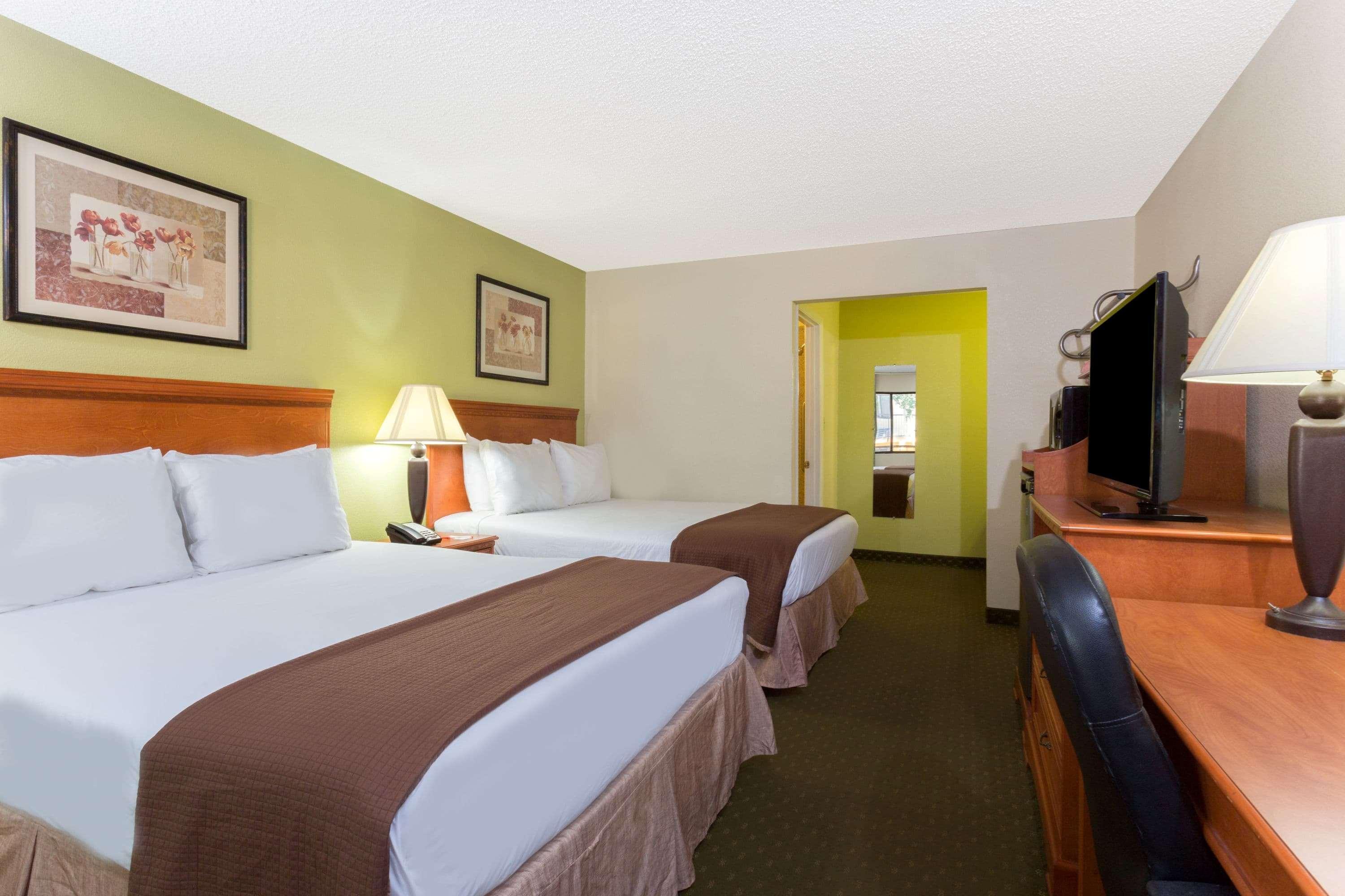 Howard Johnson By Wyndham Tallahassee Exteriör bild