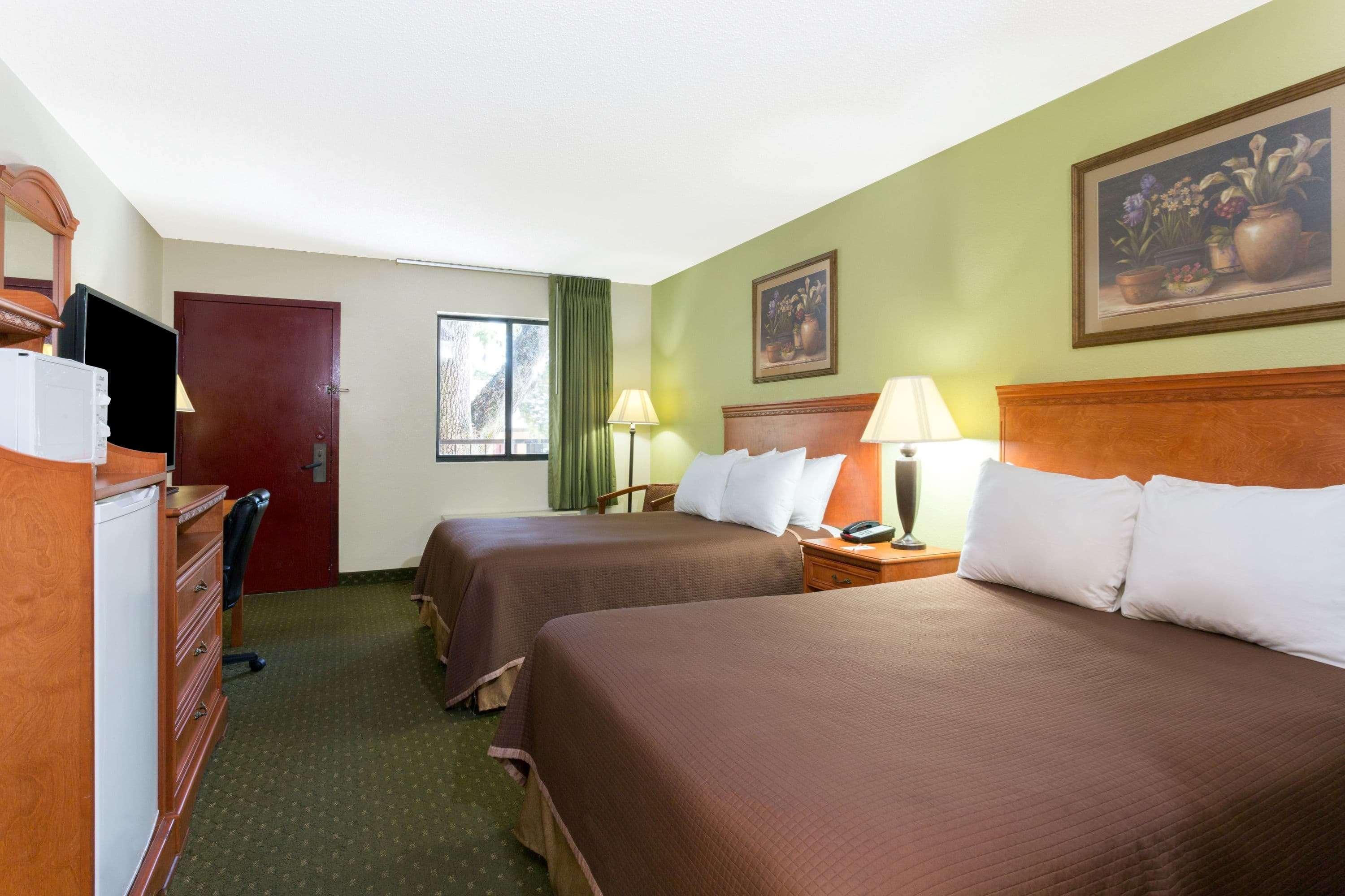 Howard Johnson By Wyndham Tallahassee Exteriör bild