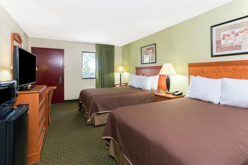 Howard Johnson By Wyndham Tallahassee Exteriör bild