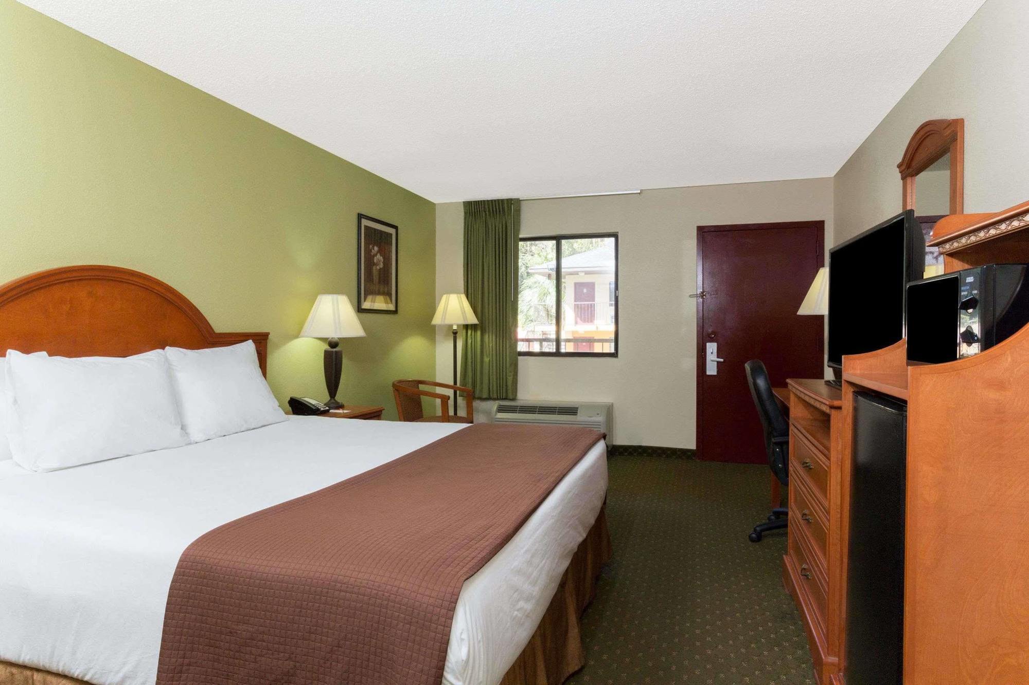 Howard Johnson By Wyndham Tallahassee Exteriör bild