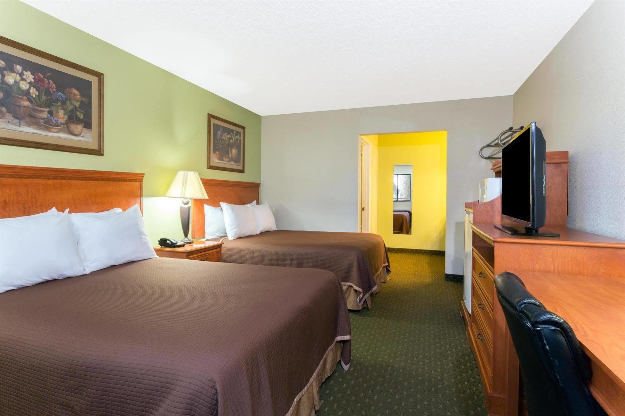 Howard Johnson By Wyndham Tallahassee Exteriör bild